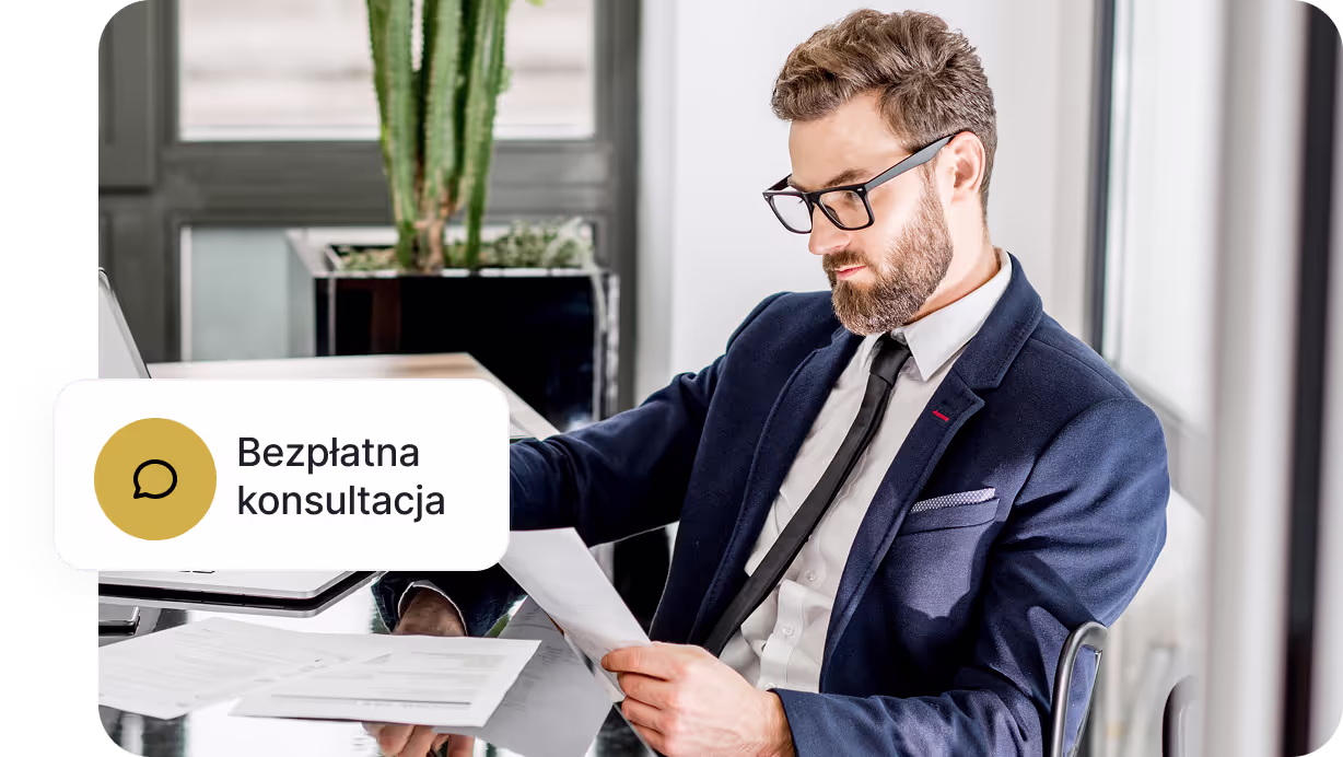 Ekspert finansowy analizujący dokumenty w biurze – bezpłatna konsultacja w sprawie upadłości i pomocy prawnej